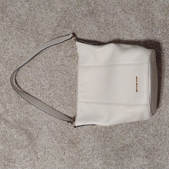 Michael kors purse - Picture 3 of 14